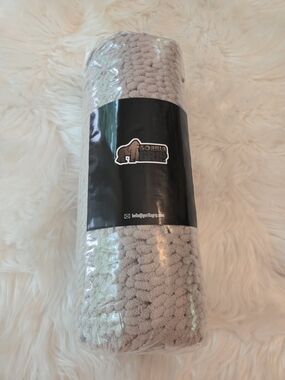 NWT Gorilla Grip Plush Bath Mat -  Taupe 36×24